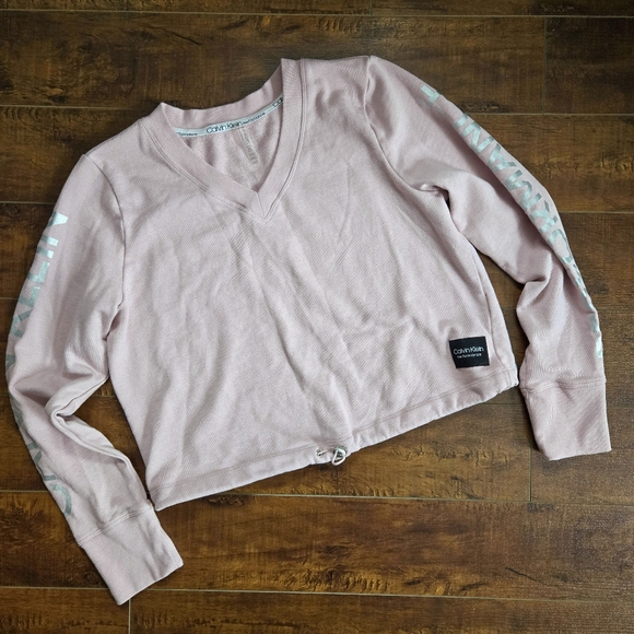 Calvin Klein Tops - Calvin Klein Performance V-Neck Crop Sweatshirt Mauve Pink Size Large